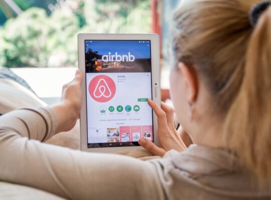 Professionally write a tailormade airbnb listing